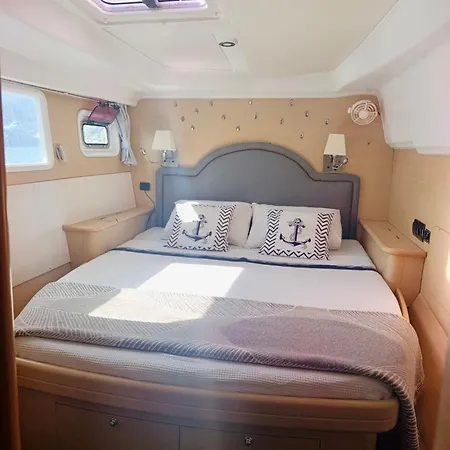 Úszó hotel Catamaran Yatch Tour Göcek