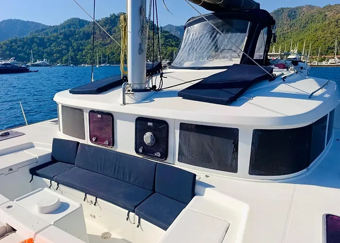 船上ホテル Catamaran Yatch Tour *