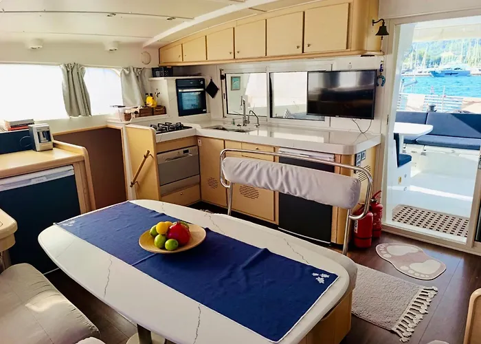 Catamaran Yatch Tour * ギョジェク